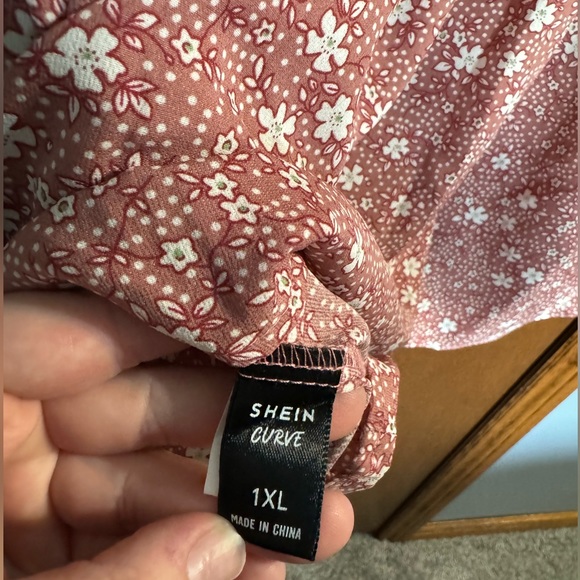 Shein Pink Floral Blouse Size 1XL - Picture 3 of 3